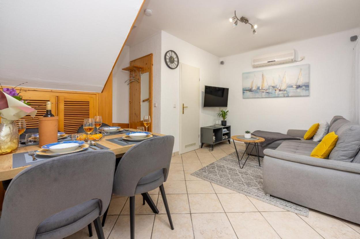 Kuca Za Odmor Antic - Holiday House Antic Novi Vinodolski Bagian luar foto