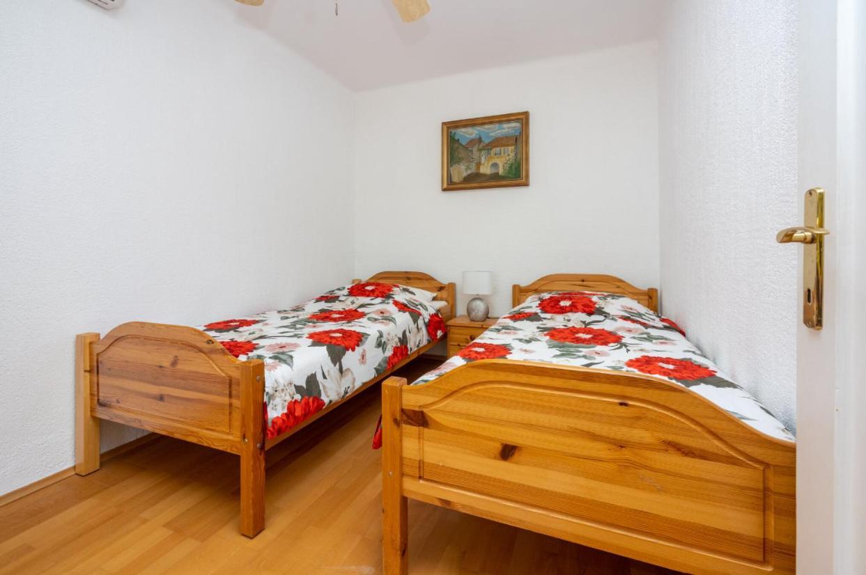 Kuca Za Odmor Antic - Holiday House Antic Novi Vinodolski Bagian luar foto