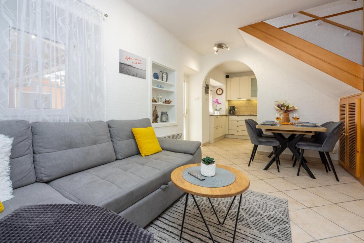 Kuca Za Odmor Antic - Holiday House Antic Novi Vinodolski Bagian luar foto