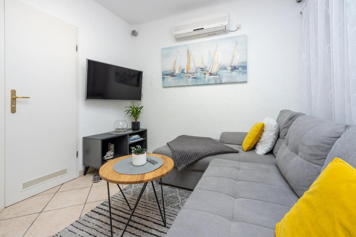 Kuca Za Odmor Antic - Holiday House Antic Novi Vinodolski Bagian luar foto